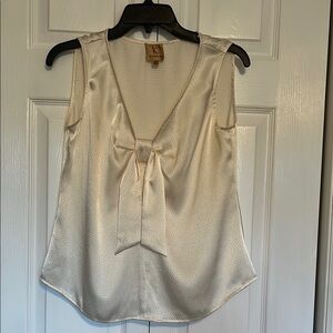 Kasper Cream Blouse Elegant and Versatile
